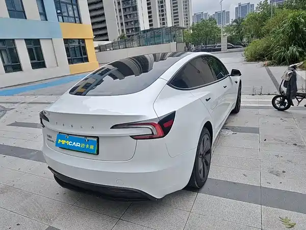 Tesla Model 3 2025