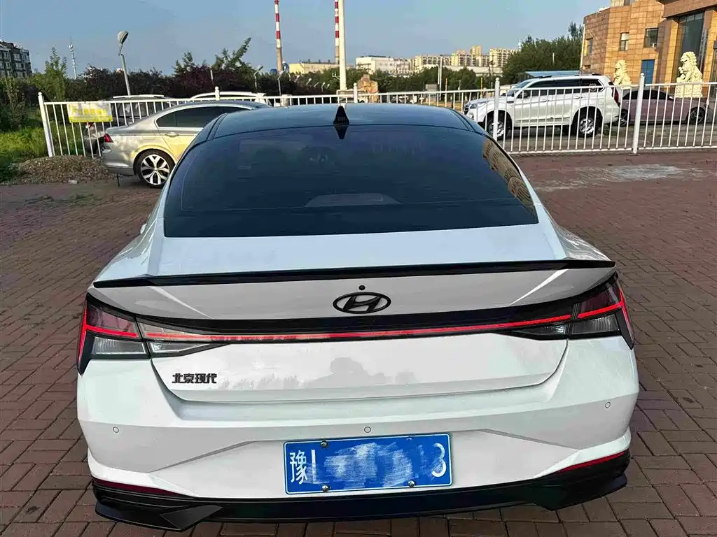 Hyundai Elantra 2022 — фото 10