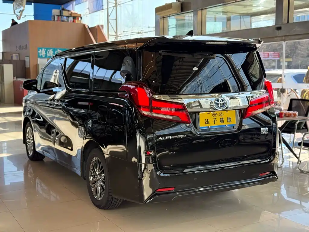 Toyota Alphard 2023 — фото 21