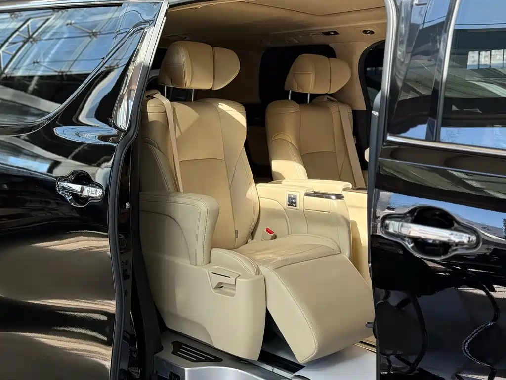 Toyota Alphard 2023 — фото 19