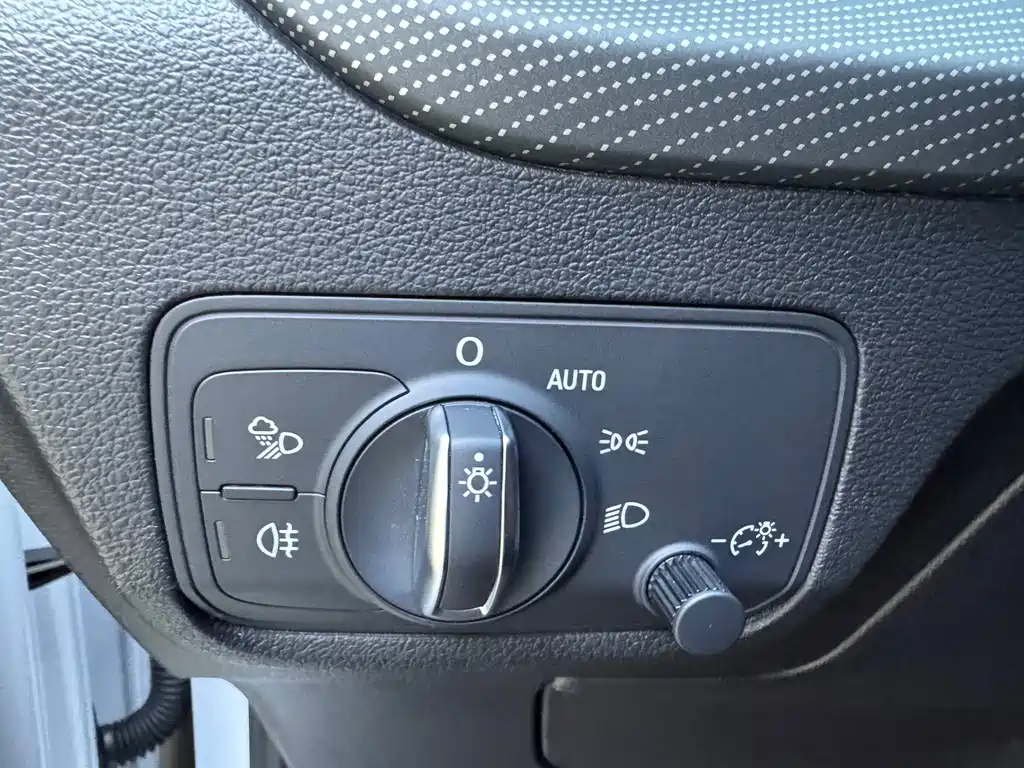 Audi Q2L 2023 — фото 21