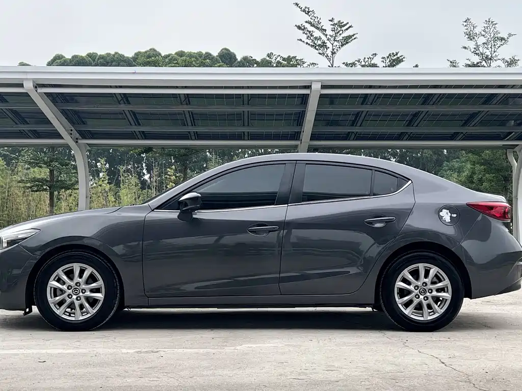 Mazda 3 Axela 2017 — фото 17