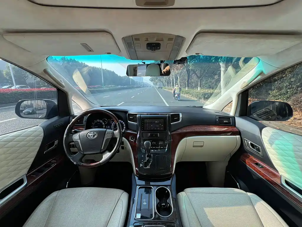 Toyota Alphard 2012 — фото 15