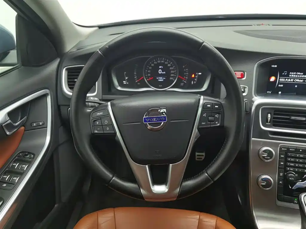 Volvo S60 2017 — фото 11
