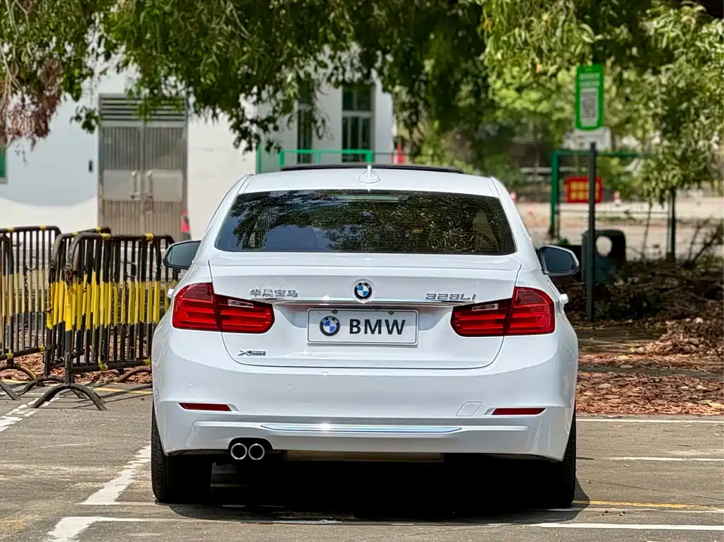 BMW 3 Series 2016 — фото 20