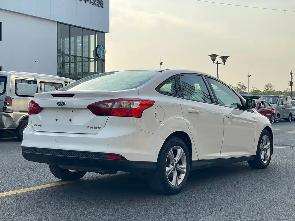Ford Focus 2015 — фото 13