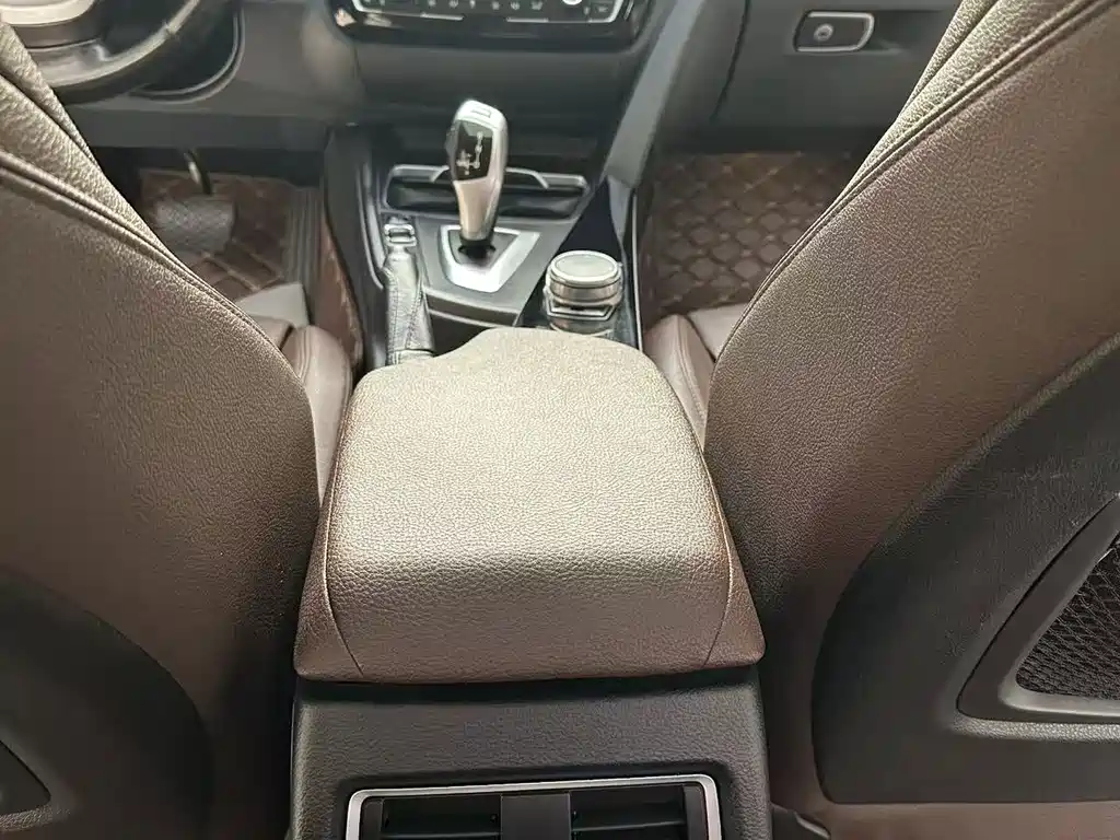 BMW 3 Series 2018 — фото 13
