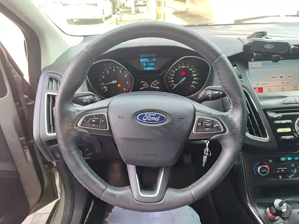 Ford Focus 2017 — фото 11