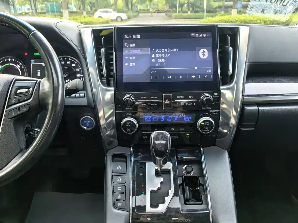 Toyota Vellfire 2021 — фото 12