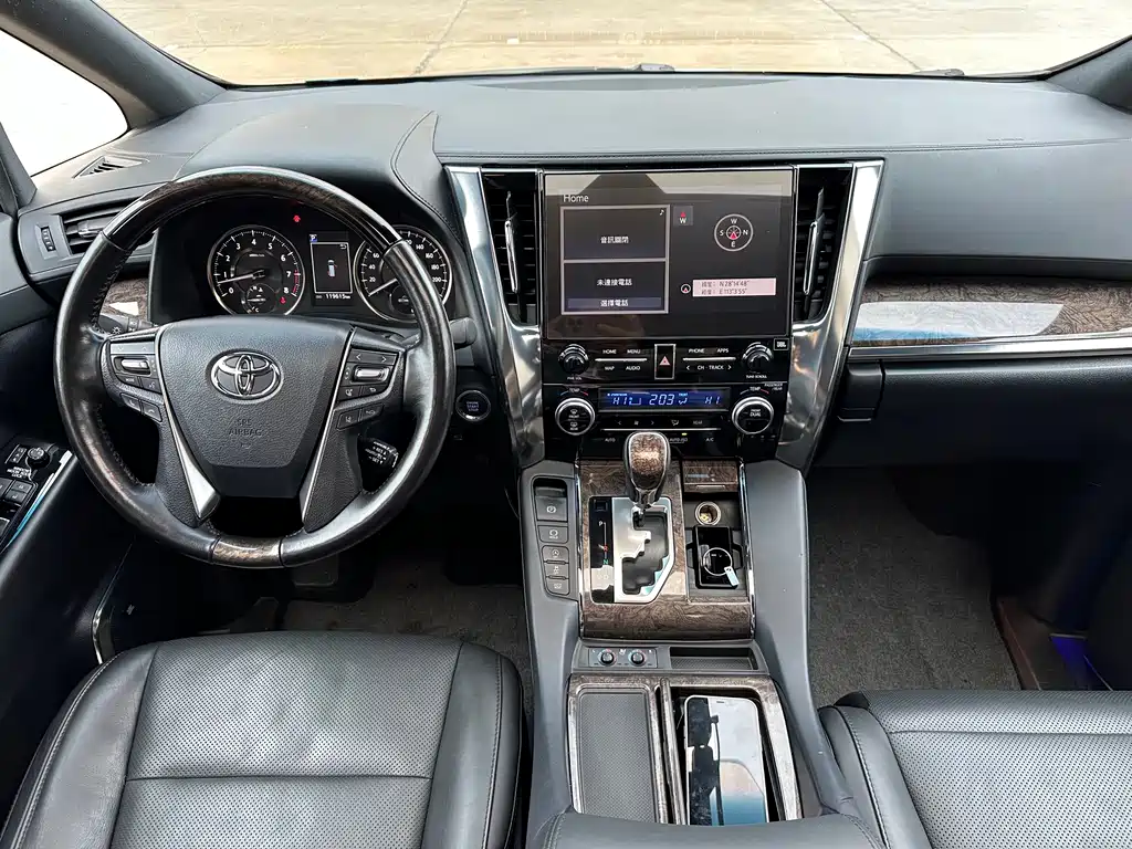 Toyota Alphard 2022 — фото 5