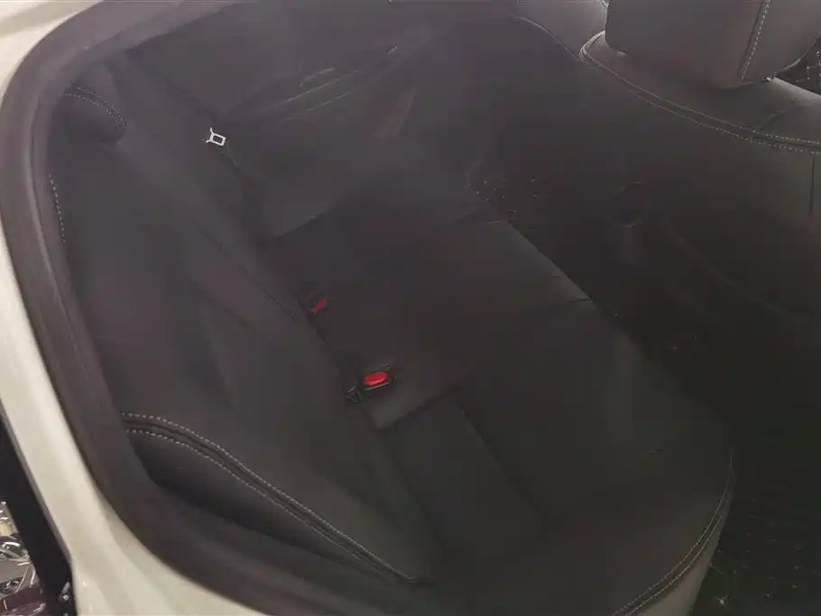 Toyota Yaris L 2018 — фото 11