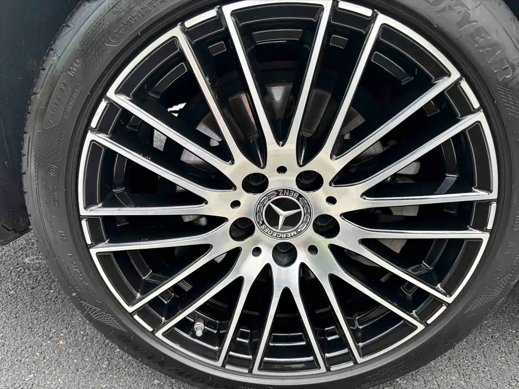 Mercedes-Benz C-Class 2025 — фото 11