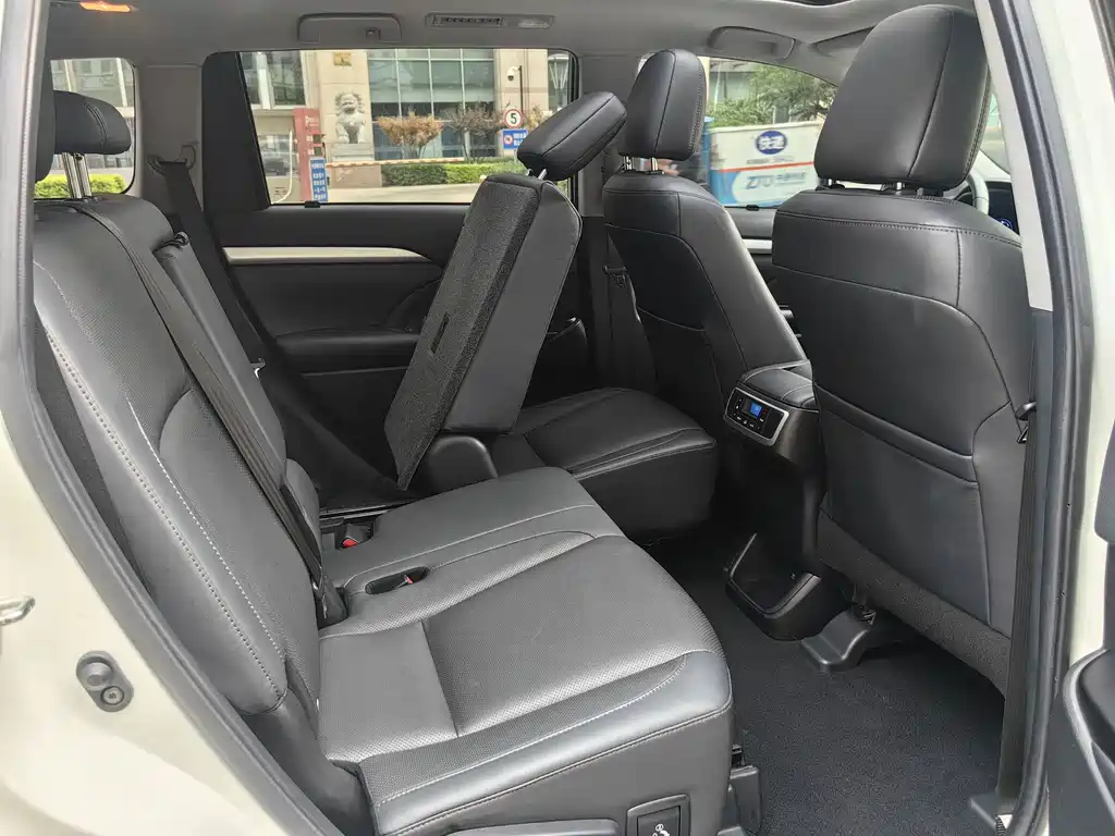 Toyota Highlander 2020 — фото 13
