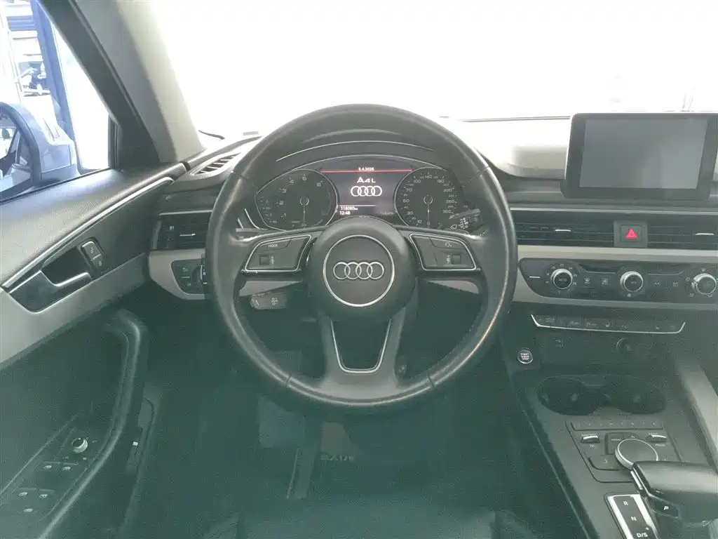 Audi A4L 2018 — фото 7