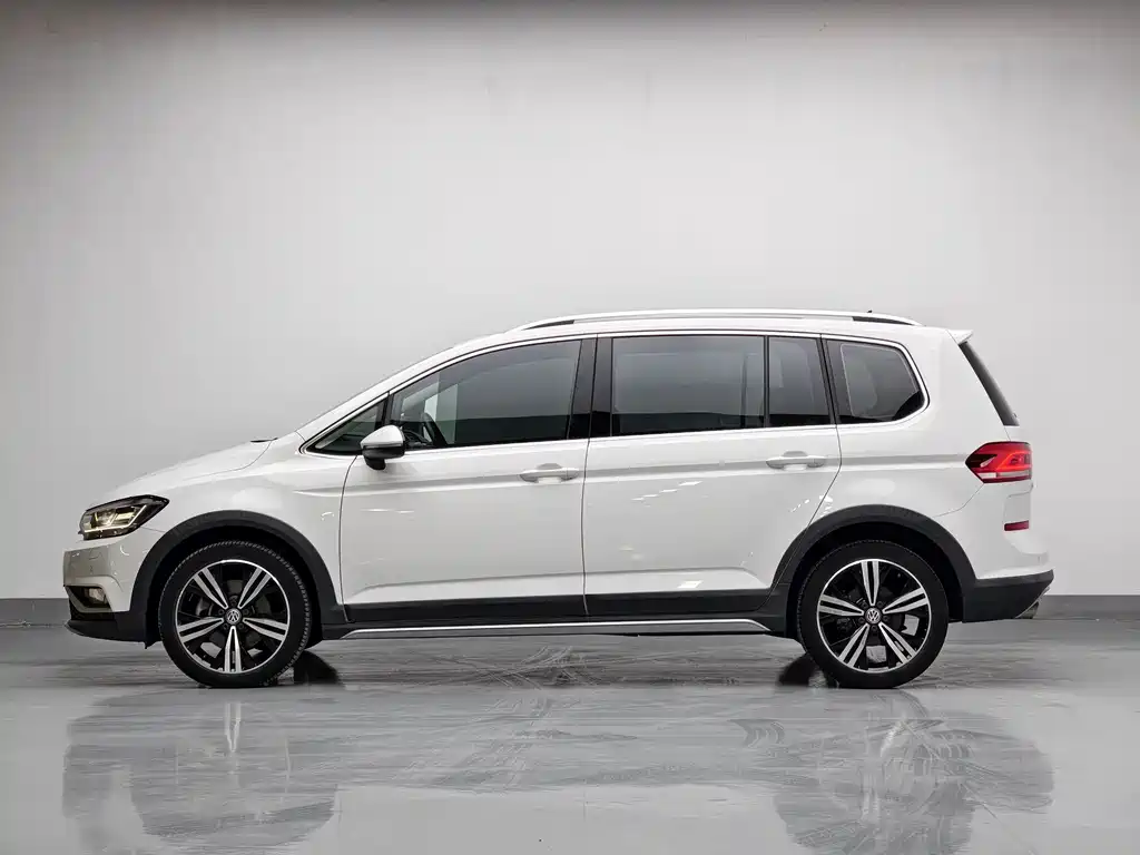 Volkswagen Touran 2019 — фото 4