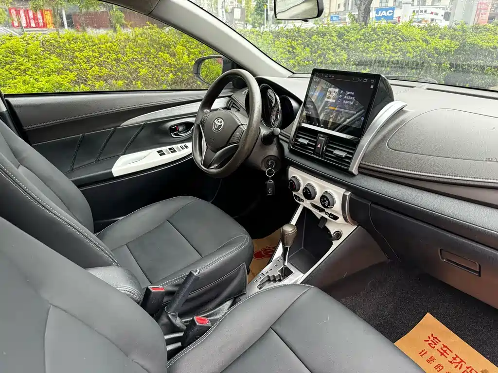 Toyota Yaris L 2015 — фото 10