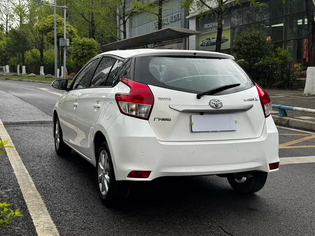 Toyota Yaris L 2015 — фото 24