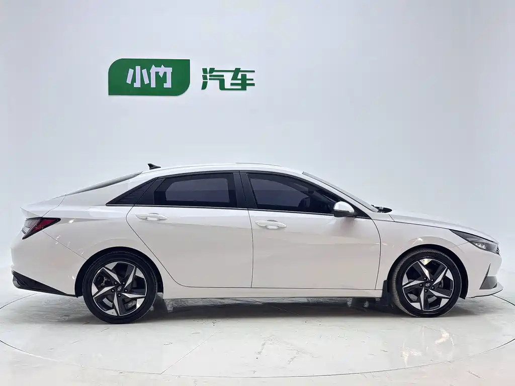 Hyundai Elantra 2022