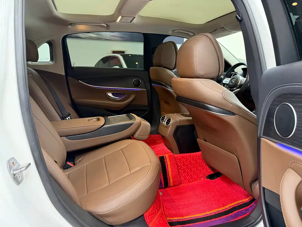 Mercedes-Benz E-Class 2020 — фото 14