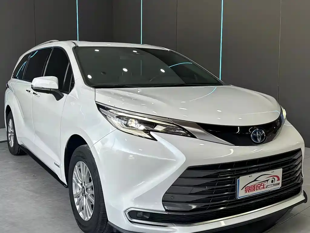 Toyota Sienna 2022 — фото 3