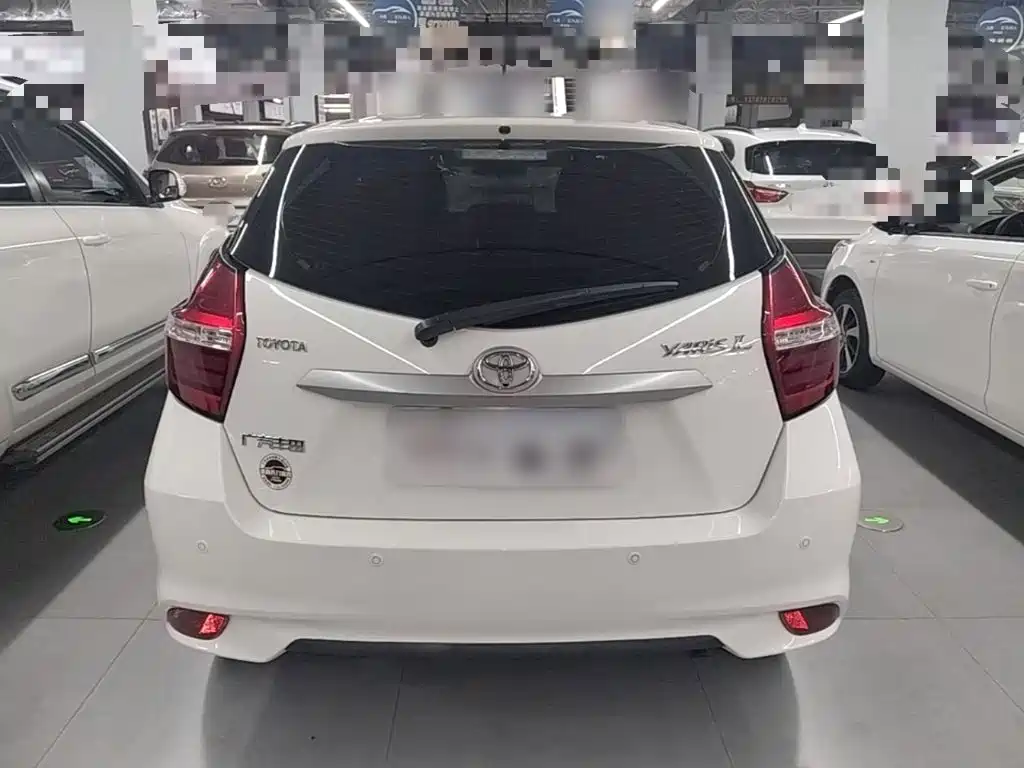 Toyota Yaris L 2021