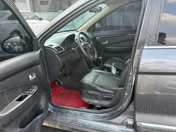 Dongfeng Fengguang 360 2015