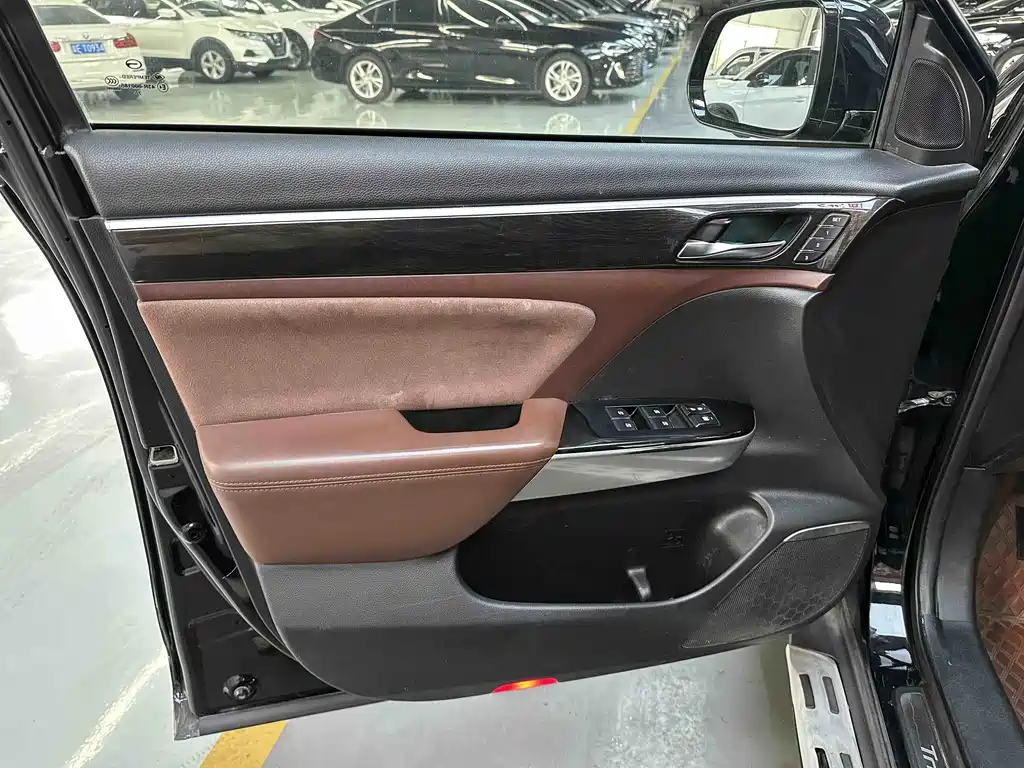 GAC Motor Trumpchi GS8 2018 — фото 16