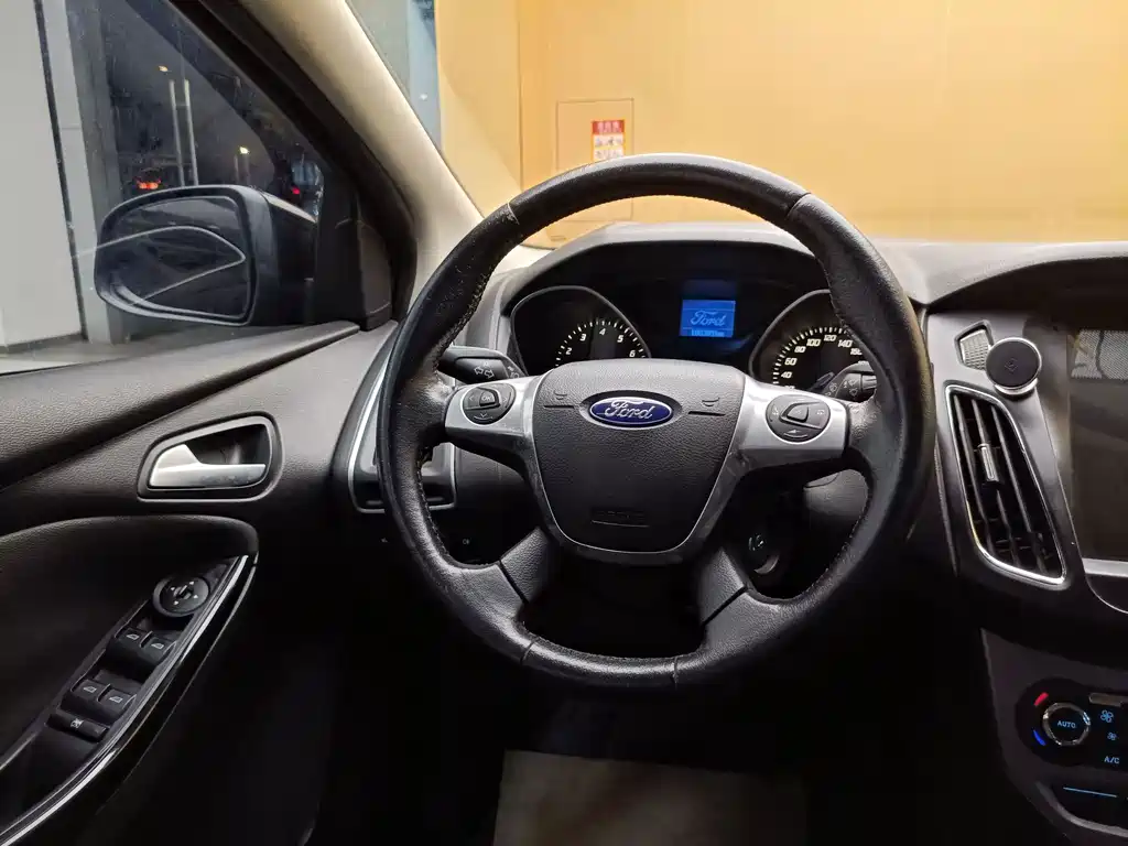 Ford Focus 2015 — фото 14