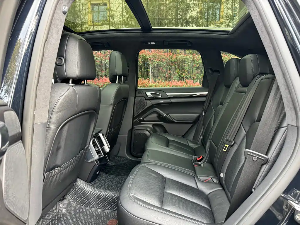 Porsche Cayenne 2017 — фото 16