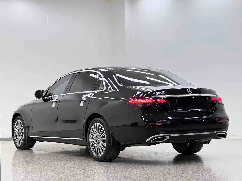 Mercedes-Benz E-Class 2022 — фото 29