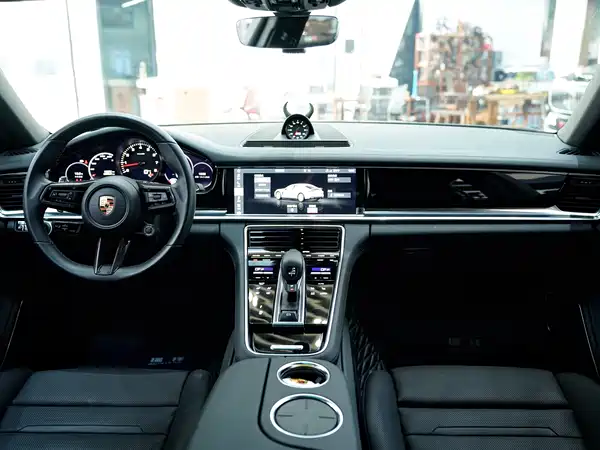 Porsche Panamera 2021