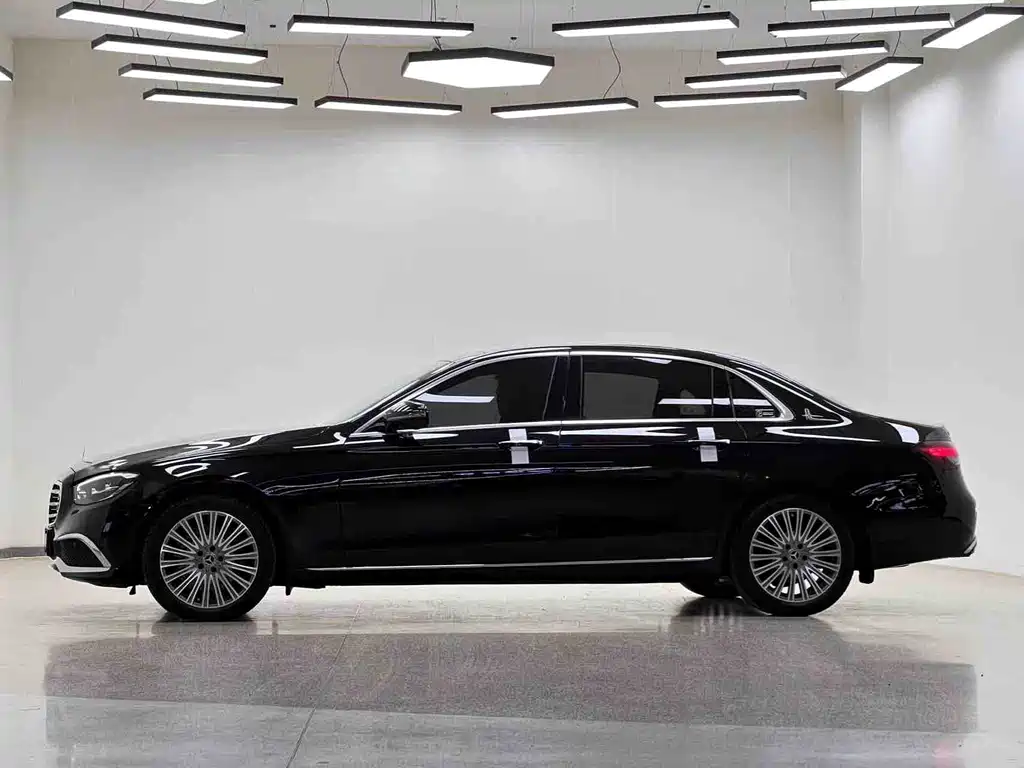 Mercedes-Benz E-Class 2022 — фото 4