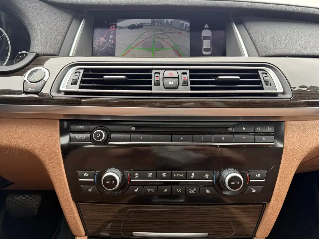 BMW 7 Series 2015 — фото 15