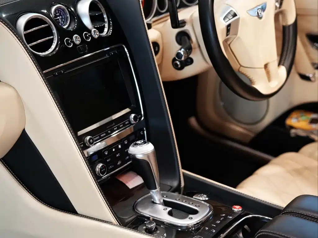 Bentley Flying Spur 2014 — фото 16