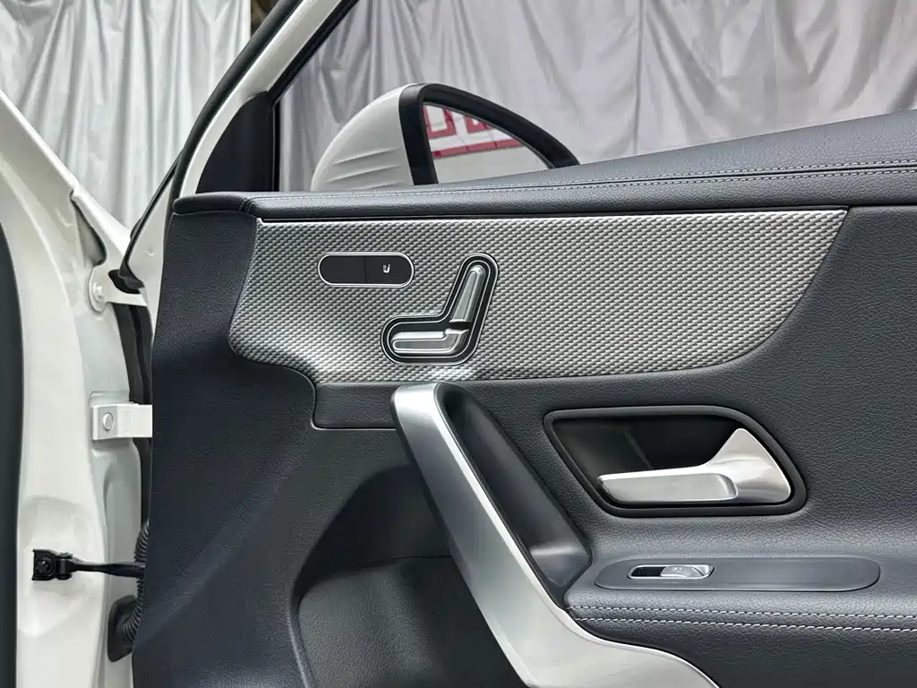 Mercedes-Benz A-Class 2022 — фото 11