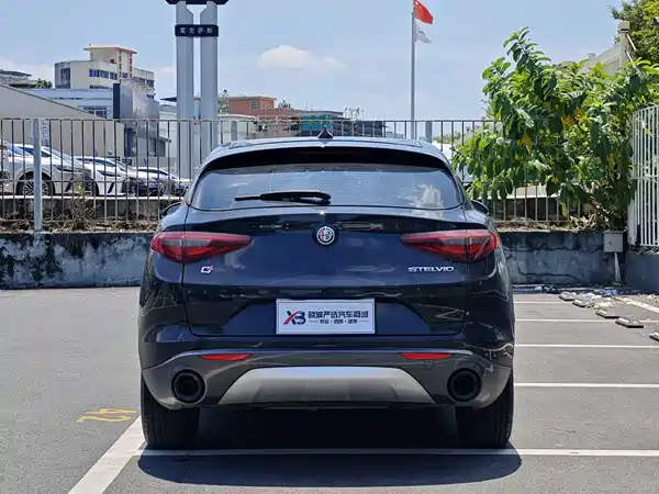Alfa Romeo Stelvio 2023