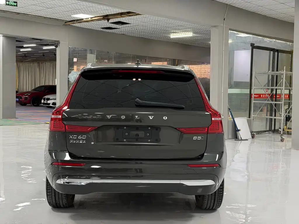 Volvo XC60 2021 — фото 8