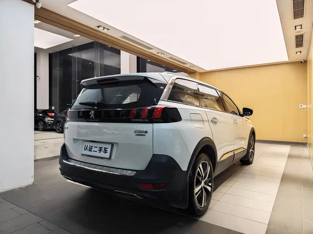 Peugeot 5008 2018 — фото 31