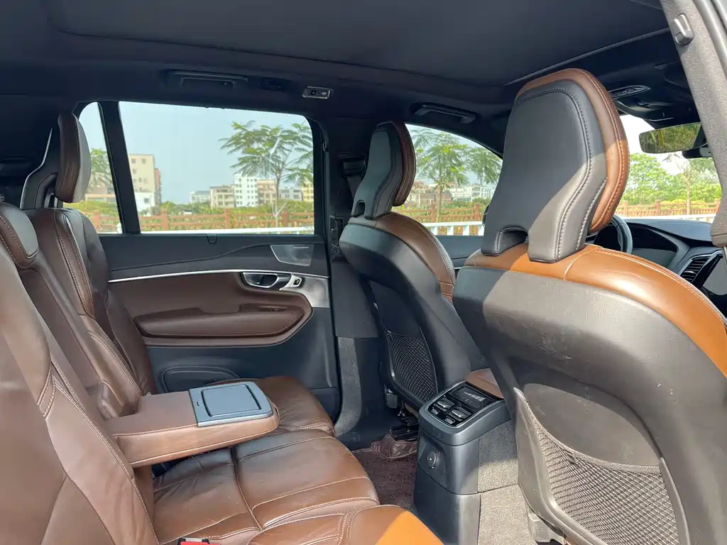 Volvo XC90 PHEV 2022 — фото 12