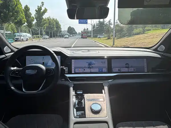 Geely Xingyue L 2025