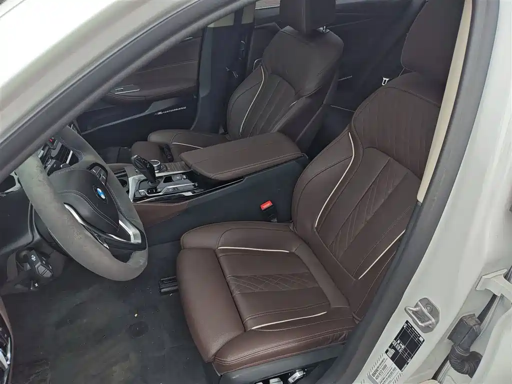 BMW 5 Series 2023 — фото 11