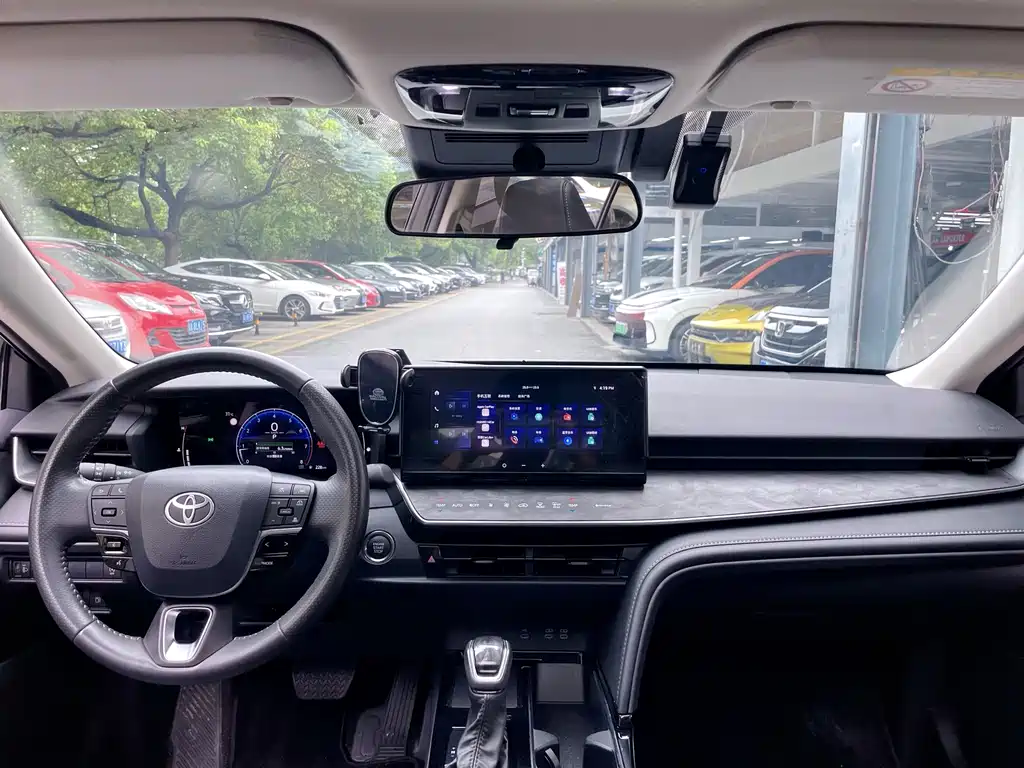 Toyota Camry 2025 — фото 10