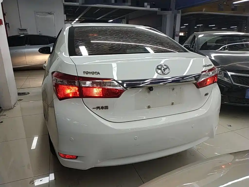 Toyota Corolla 2015 — фото 6