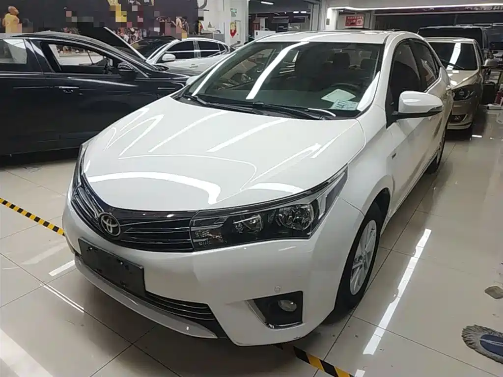 Toyota Corolla 2015 — фото 1