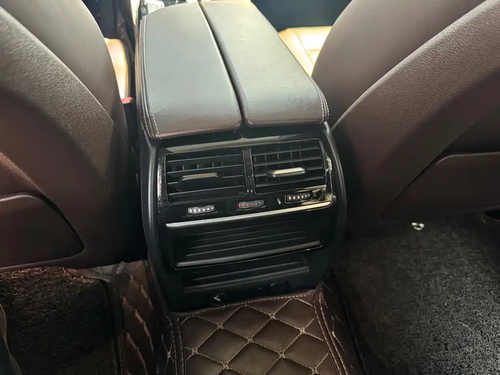 BMW 5 Series 2018 — фото 9
