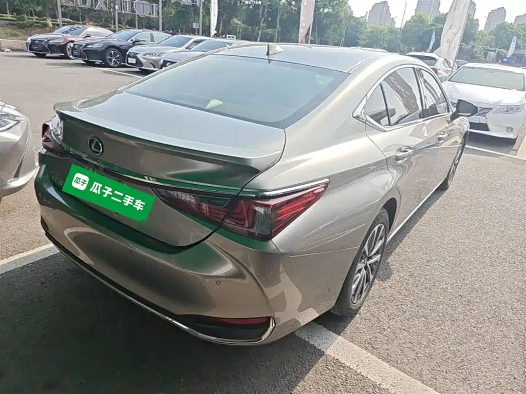 Lexus ES 2022 — фото 7