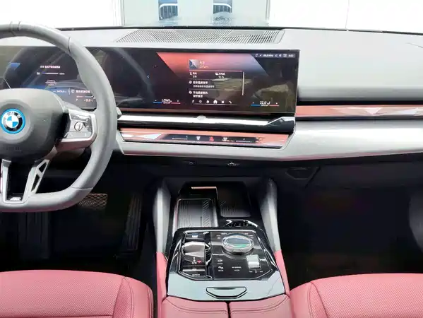 BMW i5 2025