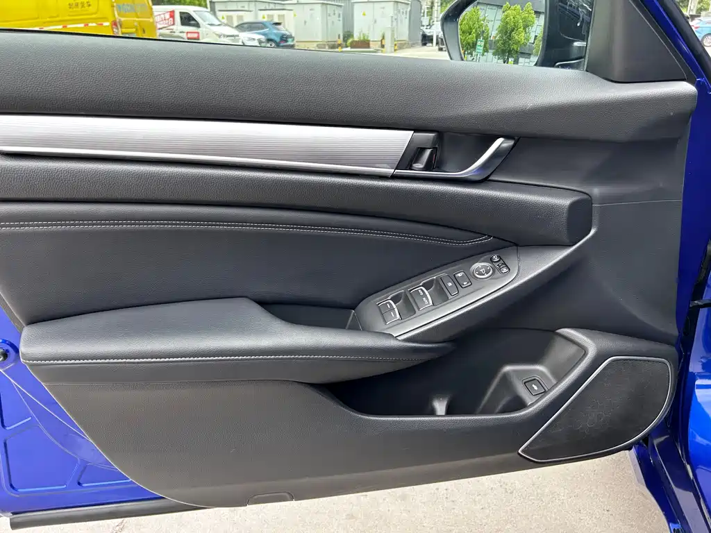 Honda Accord 2018 — фото 9