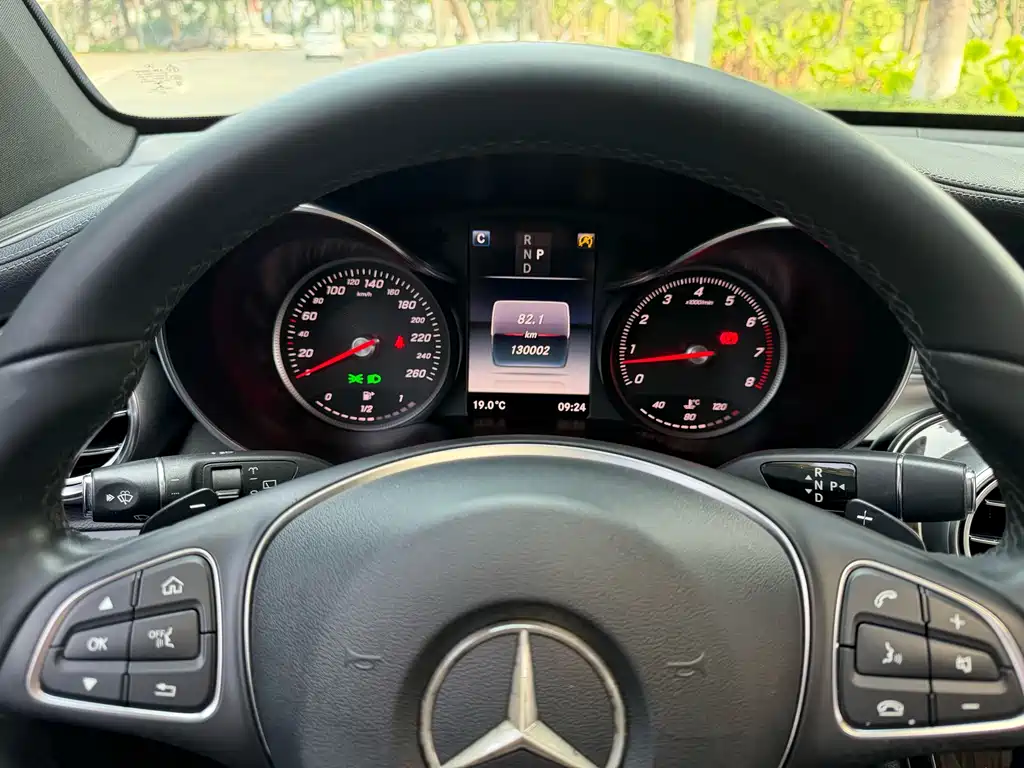 Mercedes-Benz GLC 2017 — фото 16