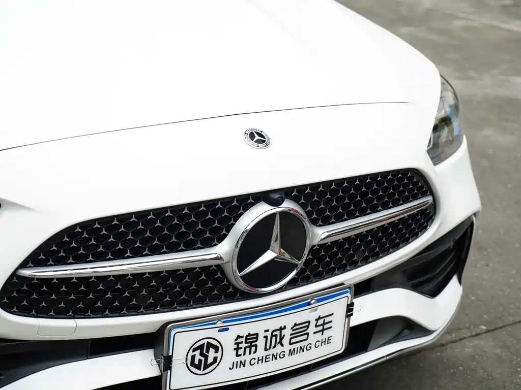 Mercedes-Benz C-Class 2024 — фото 10